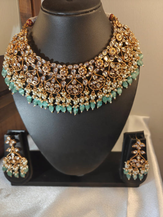 Necklace Green beads