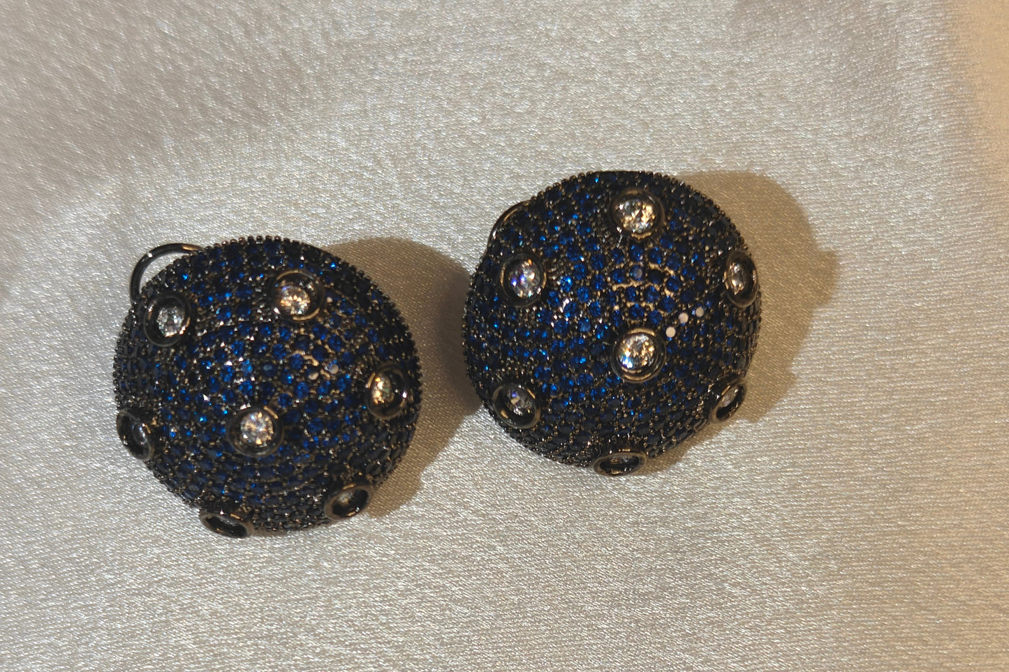 Diamond dots stud earrings
