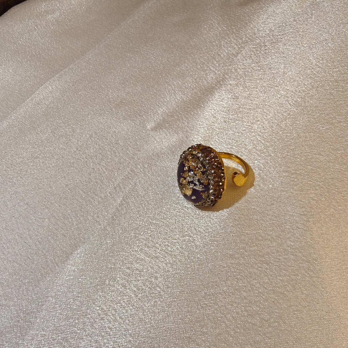 Purple finger ring